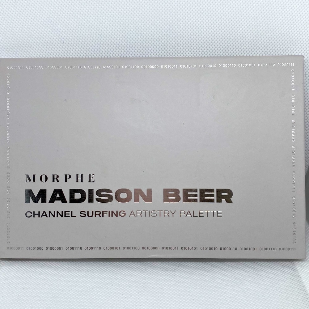 Morphe Madison Beer eyeshadow palette